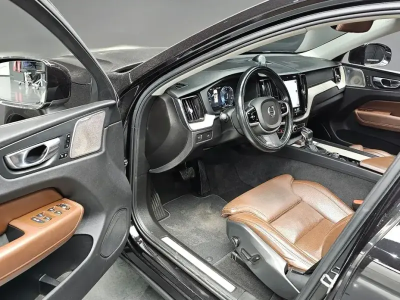 2020 Volvo XC60 с пробегом 137 735 км