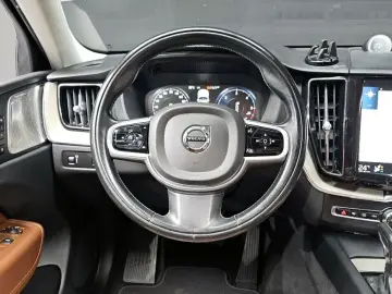 2020 Volvo XC60 с пробегом 137 735 км