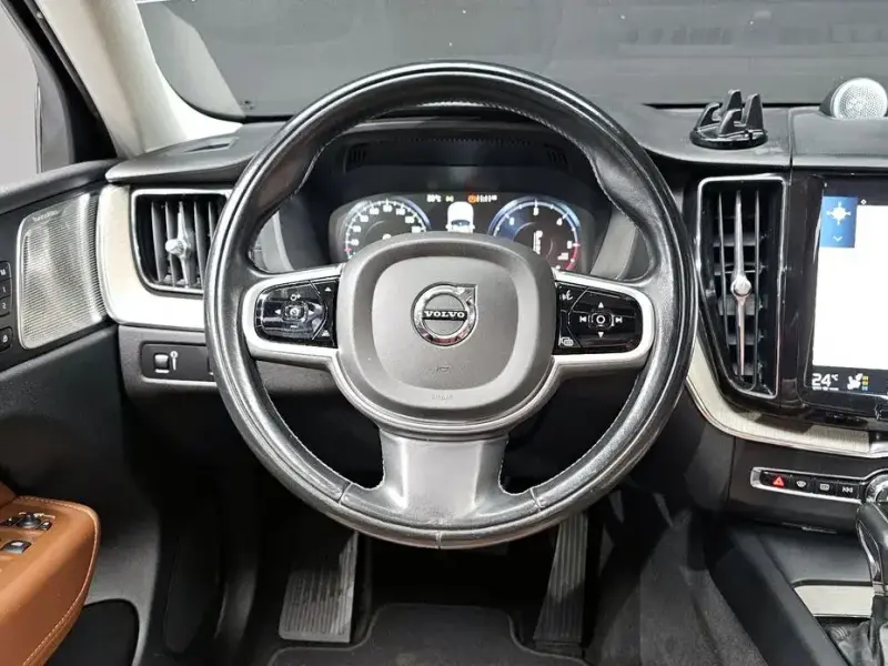 2020 Volvo XC60 с пробегом 137 735 км