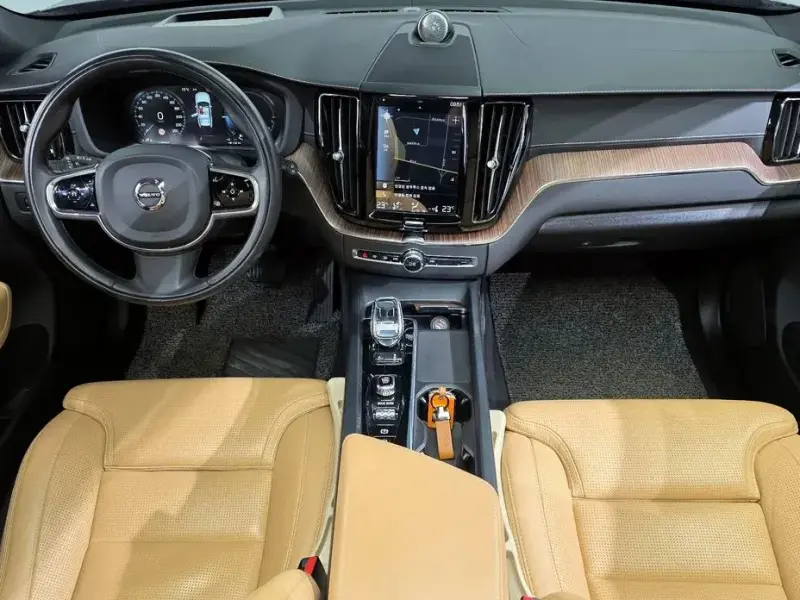 2020 Volvo XC60 с пробегом 31 884 км