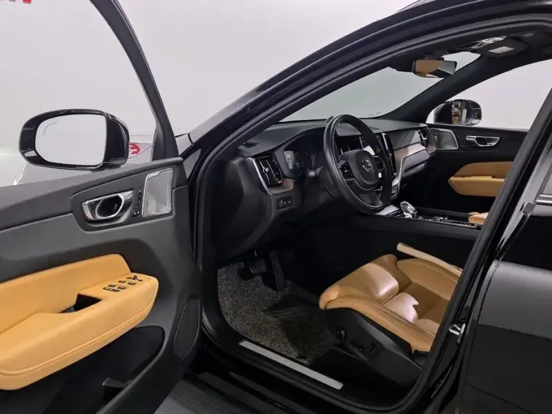 2020 Volvo XC60 с пробегом 31 884 км