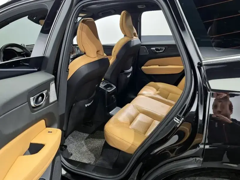 2020 Volvo XC60 с пробегом 31 884 км