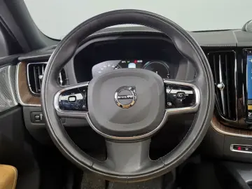 2020 Volvo XC60 с пробегом 31 884 км