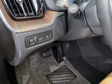 2020 Volvo XC60 с пробегом 31 884 км