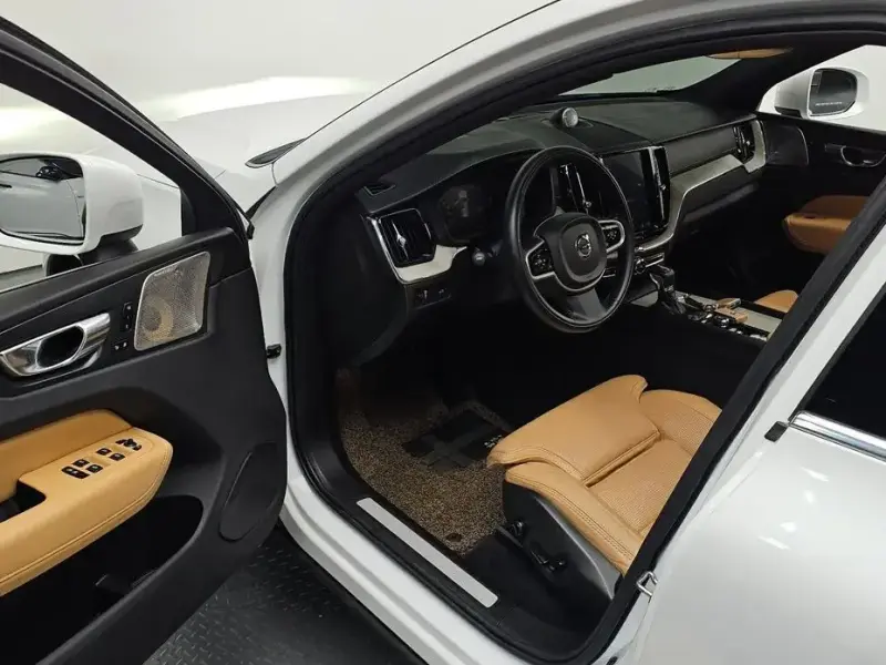 2020 Volvo XC60 с пробегом 119 714 км