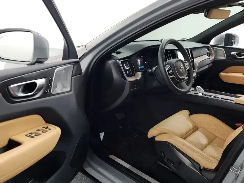 2023 Volvo XC60 с пробегом 37 144 км