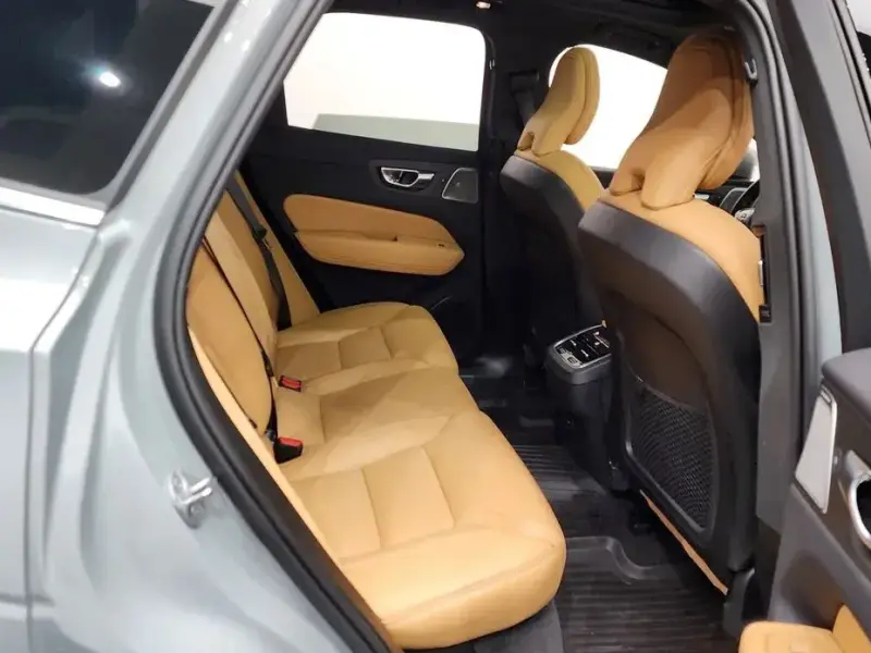 2023 Volvo XC60 с пробегом 37 144 км
