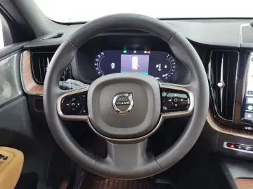 2023 Volvo XC60 с пробегом 37 144 км