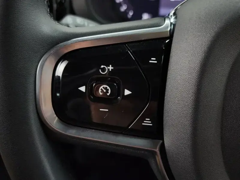 2023 Volvo XC60 с пробегом 37 144 км