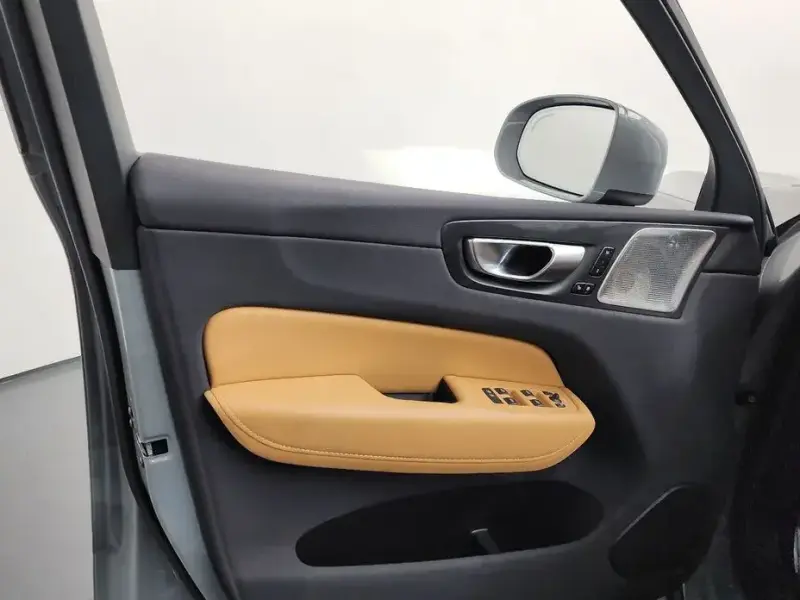 2023 Volvo XC60 с пробегом 37 144 км