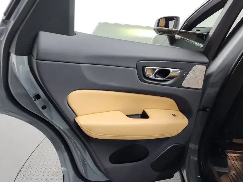 2023 Volvo XC60 с пробегом 37 144 км
