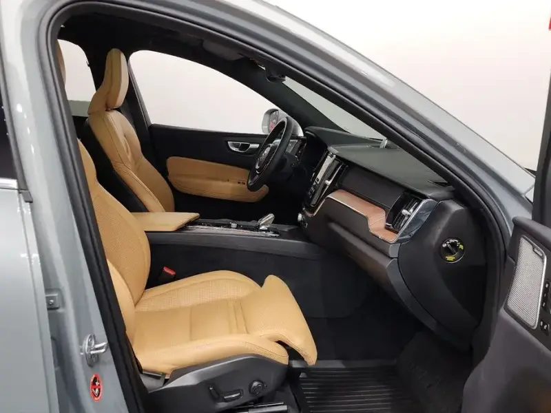 2023 Volvo XC60 с пробегом 37 144 км