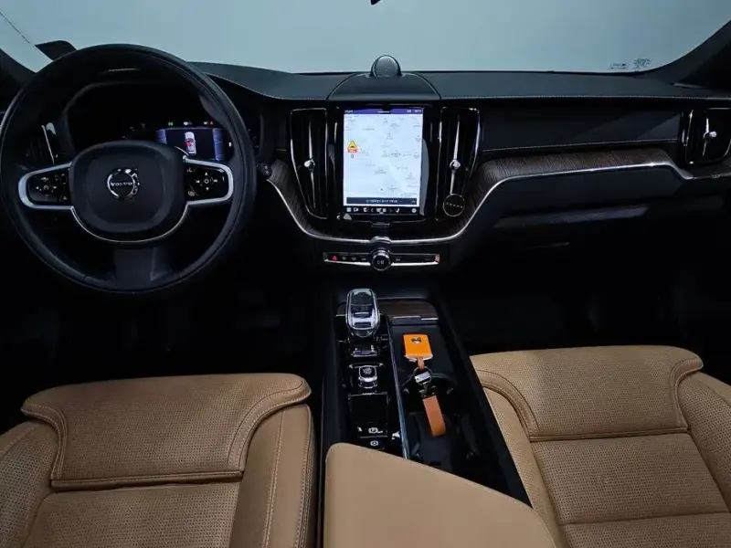 2022 Volvo XC60 с пробегом 43 004 км