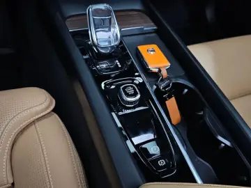 2022 Volvo XC60 с пробегом 43 004 км