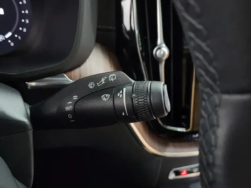 2023 Volvo XC60 с пробегом 37 144 км