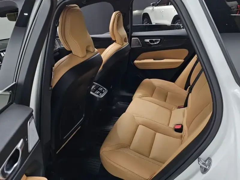 2022 Volvo XC60 с пробегом 43 004 км