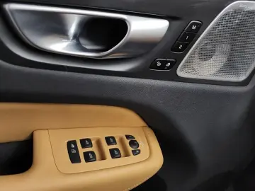 2023 Volvo XC60 с пробегом 37 144 км