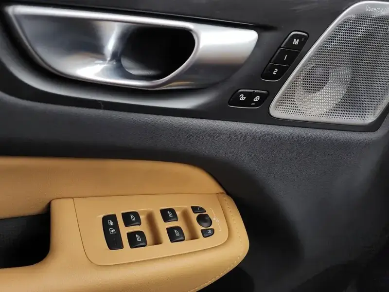 2023 Volvo XC60 с пробегом 37 144 км