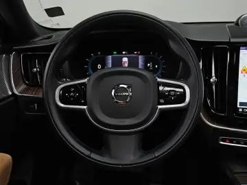2022 Volvo XC60 с пробегом 43 004 км