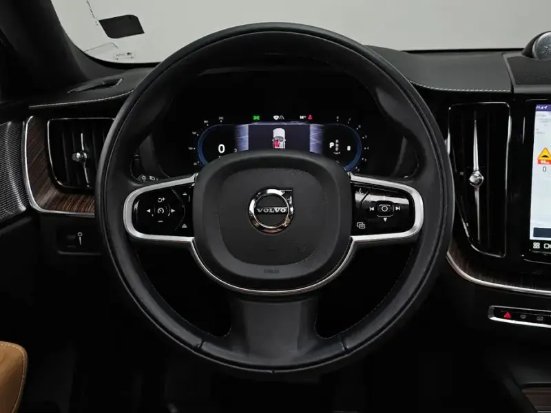 2022 Volvo XC60 с пробегом 43 004 км