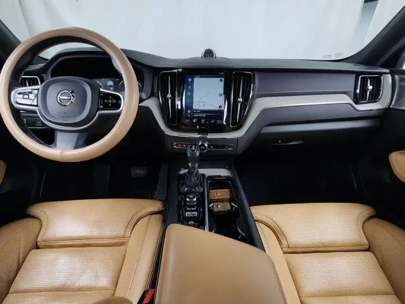2020 Volvo XC60 с пробегом 64 619 км