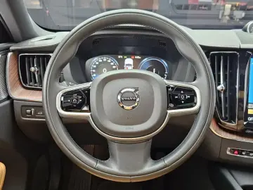 2021 Volvo XC60 с пробегом 116 765 км