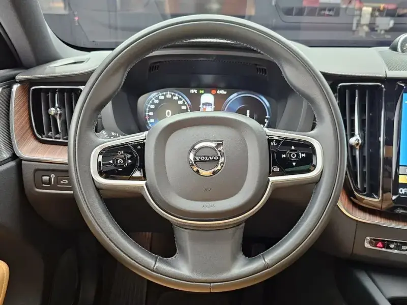 2021 Volvo XC60 с пробегом 116 765 км