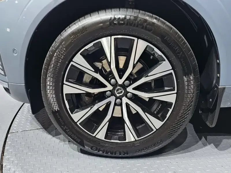 2022 Volvo XC60 с пробегом 39 057 км