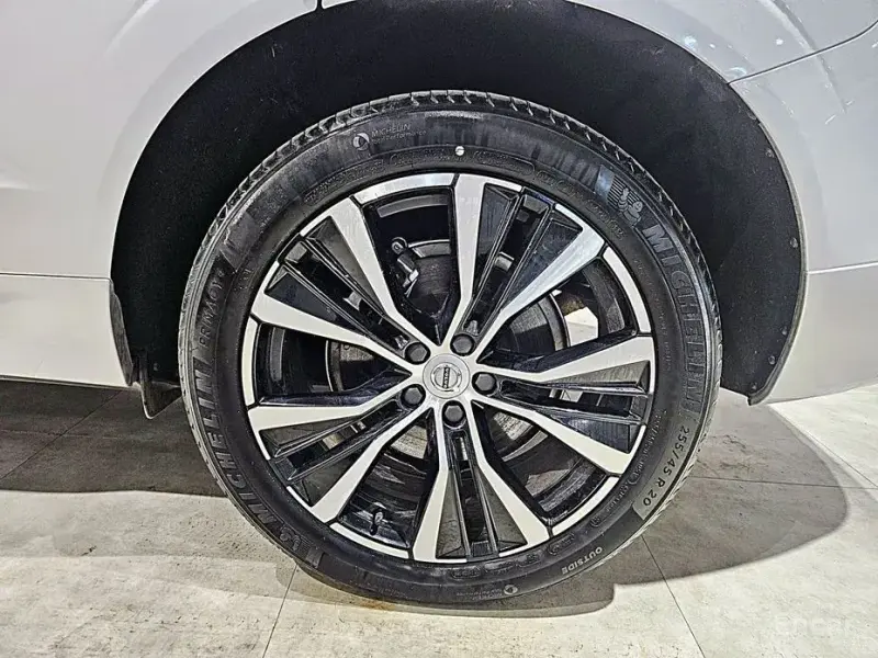 2023 Volvo XC60 с пробегом 31 283 км