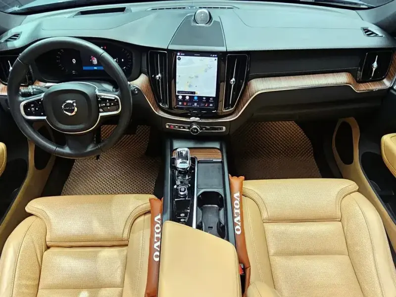 2022 Volvo XC60 с пробегом 39 057 км