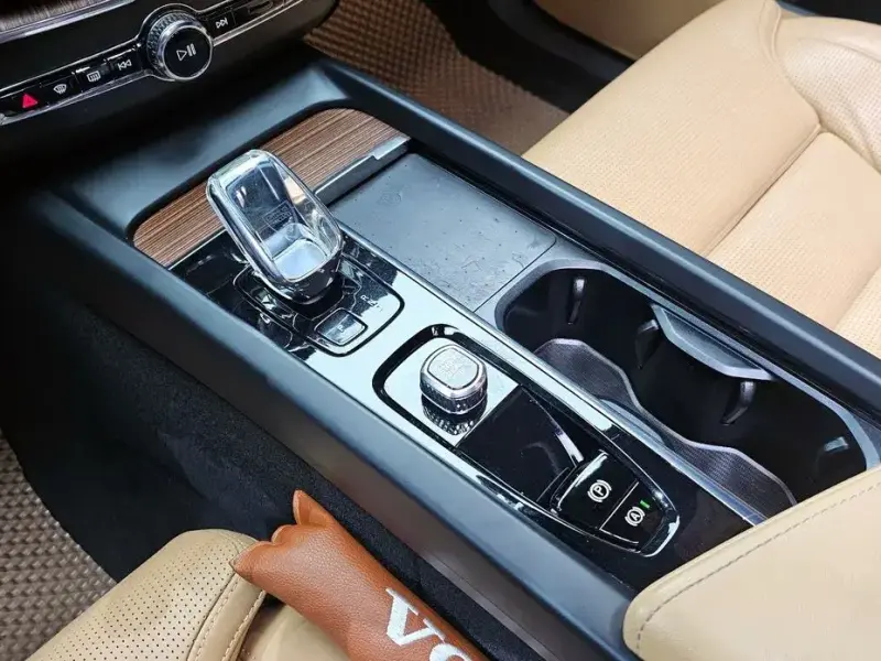 2022 Volvo XC60 с пробегом 39 057 км