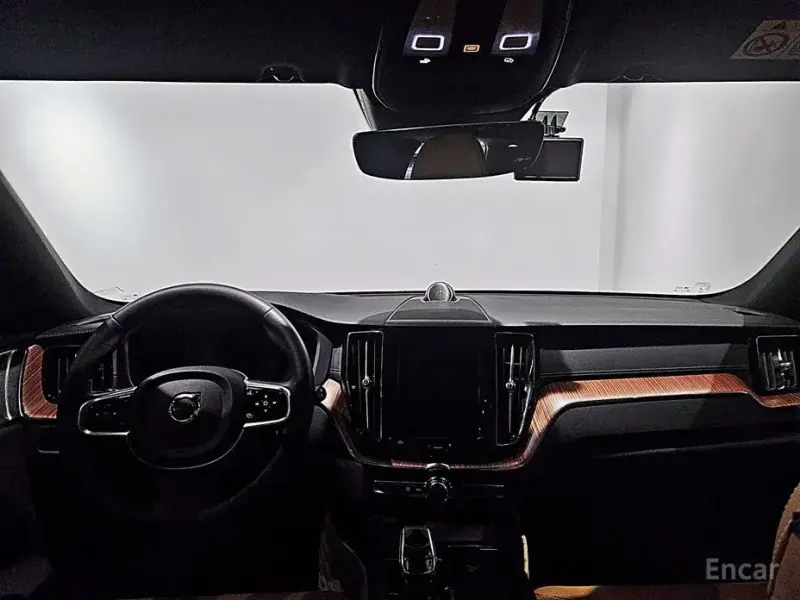 2023 Volvo XC60 с пробегом 31 283 км