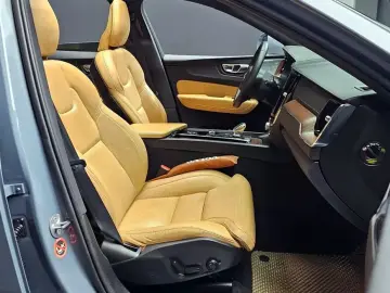 2022 Volvo XC60 с пробегом 39 057 км