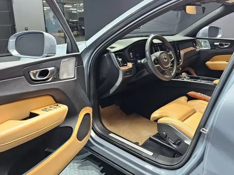 2022 Volvo XC60 с пробегом 39 057 км