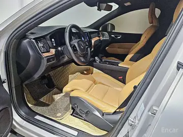 2023 Volvo XC60 с пробегом 31 283 км