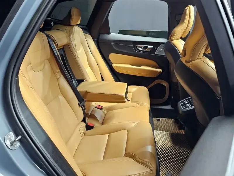 2022 Volvo XC60 с пробегом 39 057 км