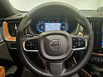 2023 Volvo XC60 с пробегом 31 283 км
