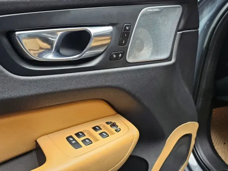 2022 Volvo XC60 с пробегом 39 057 км