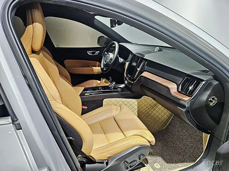 2023 Volvo XC60 с пробегом 31 283 км