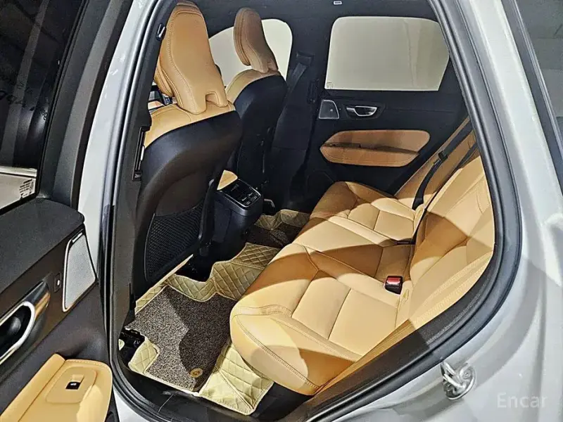 2023 Volvo XC60 с пробегом 31 283 км