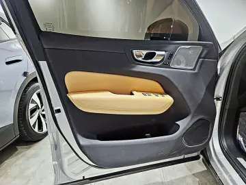 2023 Volvo XC60 с пробегом 31 283 км