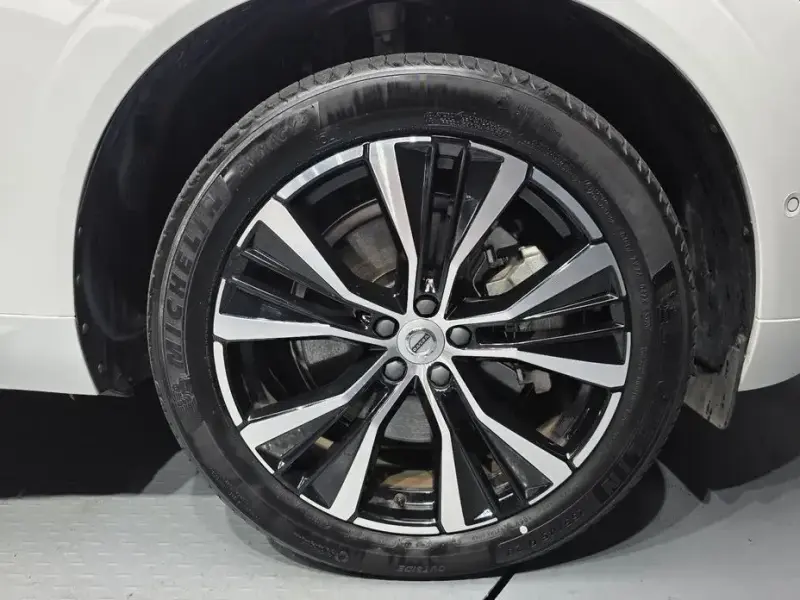 2023 Volvo XC60 с пробегом 22 169 км