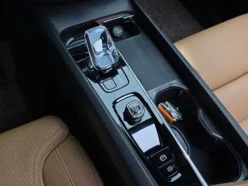 2023 Volvo XC60 с пробегом 22 169 км