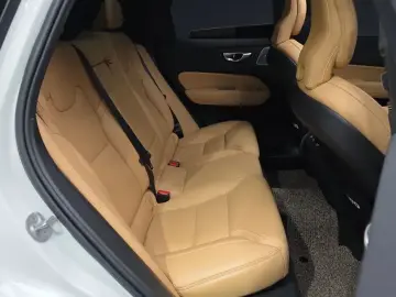 2023 Volvo XC60 с пробегом 22 169 км