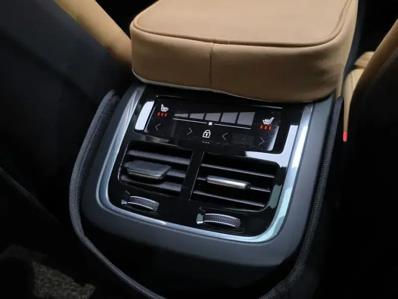 2023 Volvo XC60 с пробегом 22 169 км