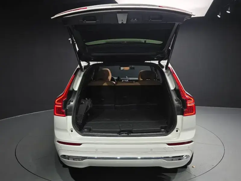 2023 Volvo XC60 с пробегом 22 169 км