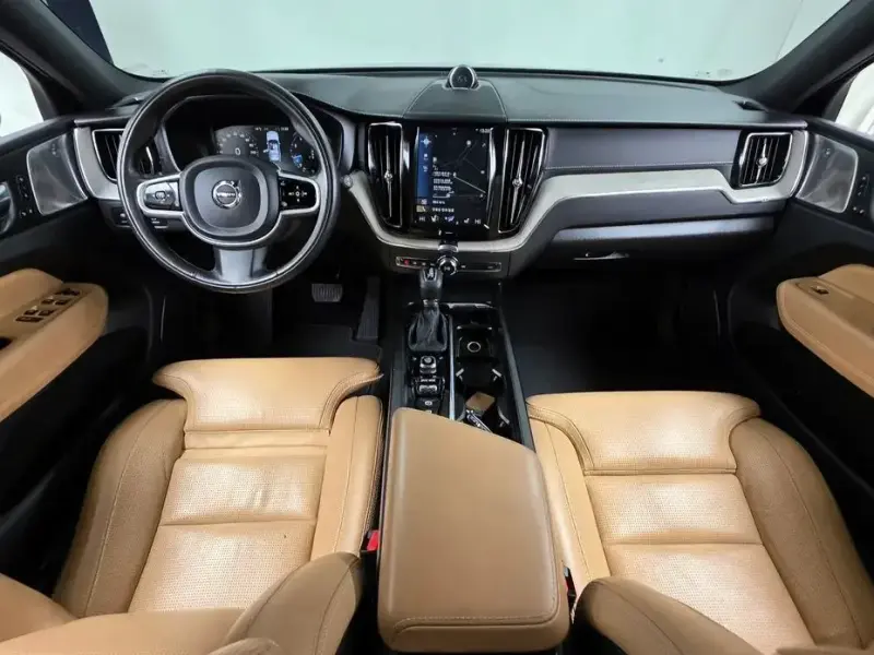 2020 Volvo XC60 с пробегом 106 414 км