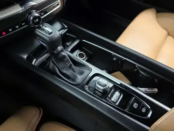 2020 Volvo XC60 с пробегом 106 414 км