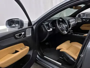 2020 Volvo XC60 с пробегом 106 414 км