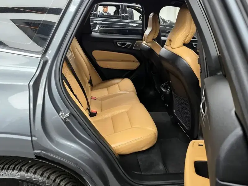 2020 Volvo XC60 с пробегом 106 414 км